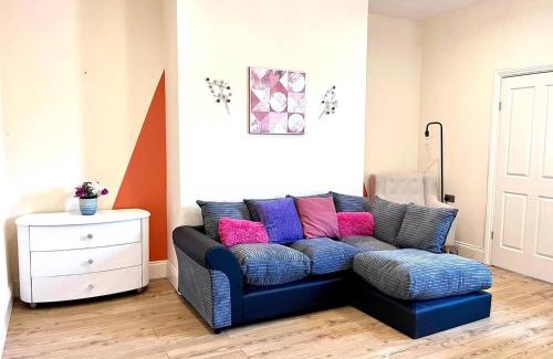 Heaton House | 3 Bdrm Home 10mins From The City
