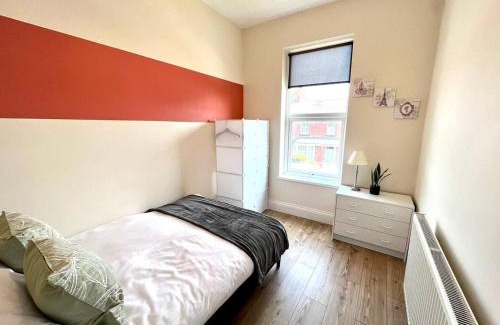 Heaton House | 3 Bdrm Home 10mins From The City