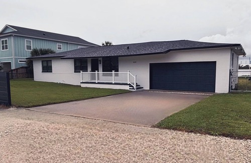 Brown Island House | 3 bed 2 bath Pool home Andrew’s island. Dolphin views from dock!