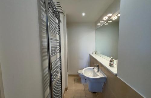 Evelyn Apartment | 3 Bed Balcony Greenwich Retreat