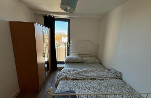 Evelyn Apartment | 3 Bed Balcony Greenwich Retreat