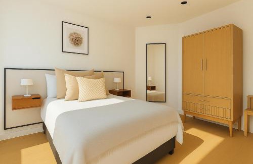Wormholt and White City Apartment | 3 Bed Garden Flat in Acton