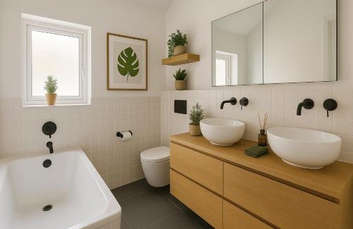 Wormholt and White City Apartment | 3 Bed Garden Flat in Acton