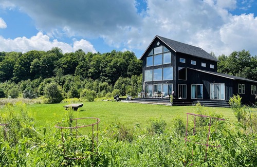 Barton House | 3 Bed Home on Horse Farm