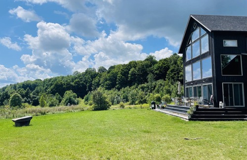 Barton House | 3 Bed Home on Horse Farm