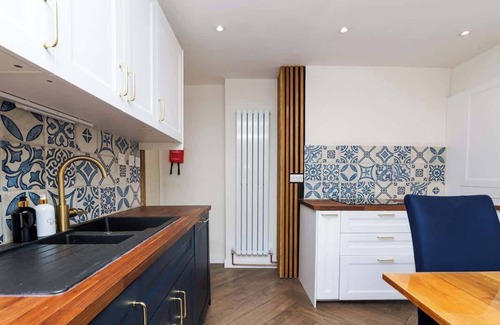 Peebles House | 3 Bed House-free Parking