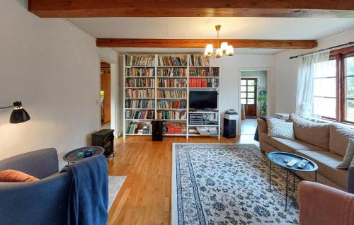 Roke House | 3 Bedroom Awesome Home In Röke