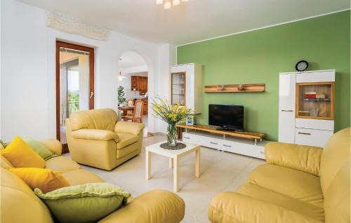 Martinski Apartment | 3 Bedroom Cozy Apartment In Nedescina