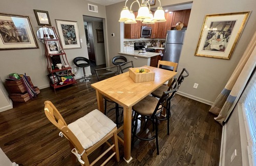 MacGregor House | 3 Bedroom, Free gated parking, 5-10 Mins.From ALL!