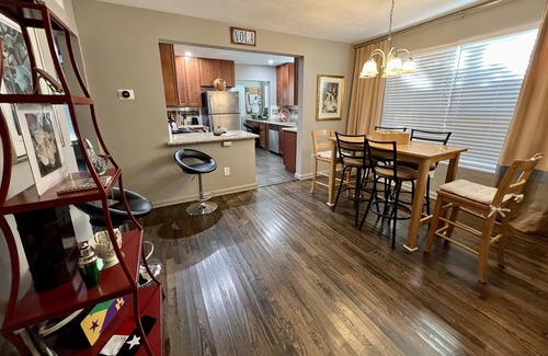 MacGregor House | 3 Bedroom, Free gated parking, 5-10 Mins.From ALL!