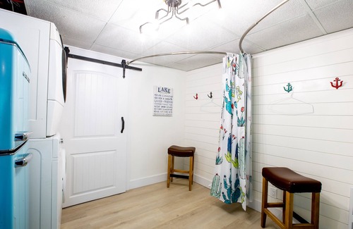Shortts Lake Cottage | 3 Bedroom Lakefront less than 1 hr from Halifax with Hot Tub, WIFI and AC