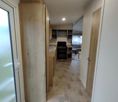 Prestonpans Resort | 3 Bedroom Luxury Caravan - Vans With Business Sign Not Allowed