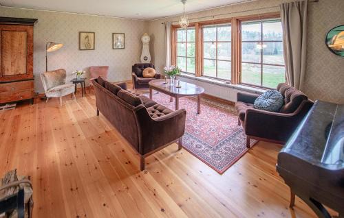 Roke House | 3 Bedroom Nice Home In Röke