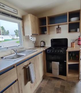 Prestonpans Resort | 3 Bedroom Stylish Caravan - Vans With Business Sign Not Allowed