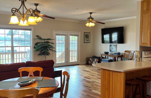 Groveoak House | 3 bedrooms, 2.5 bath Lakefront home, deep water, enclosed boathouse, close ramp