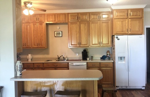 Groveoak House | 3 bedrooms, 2.5 bath Lakefront home, deep water, enclosed boathouse, close ramp