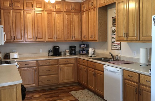Groveoak House | 3 bedrooms, 2.5 bath Lakefront home, deep water, enclosed boathouse, close ramp