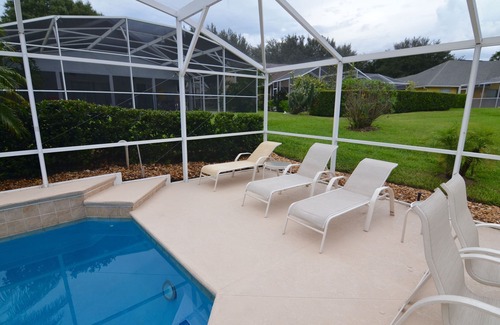 Haines City House | 3 BR VILLA. Large pool. Hot tub. 25 min to Disney. 2 King Size Beds, 1 queen