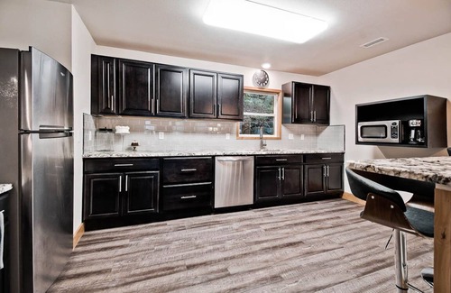 Eureka Springs Historic District House | 3 King Bedrooms, Each with Private En-suite Bathroom . Large Deck