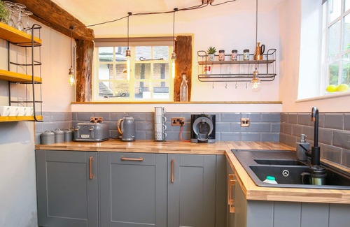 City Centre Cottage | 3 MASONS COURT, family friendly in Stratford-Upon-Avon