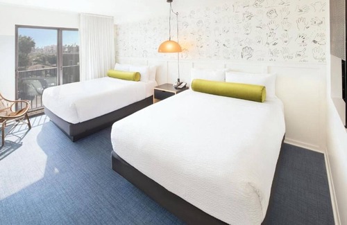 Venice Hotel | 3 Rooms w/Balcony Near the Beach | Kitchen | Rooftop | Free Breakfast