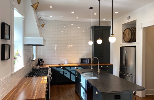 Old Louisville House | 3-story Bourbon Luxe Historic Retreat 2 mi to Whiskey Row-NULU