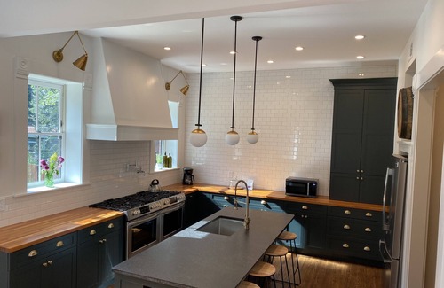 Old Louisville House | 3-story Bourbon Luxe Historic Retreat 2 mi to Whiskey Row-NULU