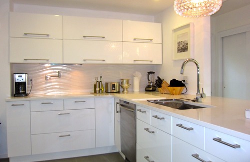 East Hampton House | 30% OFF. Village Fringe - Stylish Glassy Modern House with Tennis Courts