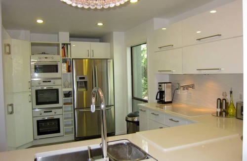 East Hampton House | 30% OFF. Village Fringe - Stylish Glassy Modern House with Tennis Courts