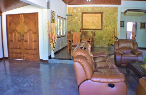 Rawai Villa | 300 m² Villa ∙ 5 bedrooms ∙ 9 guests
