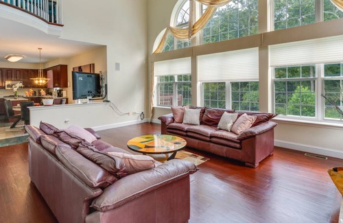 Mainland House | 306 m² House ∙ 4 bedrooms ∙ 8 guests
