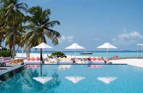 Huruvalhi Resort | 306 m² Resort ∙ 2 bedrooms ∙ 127 guests