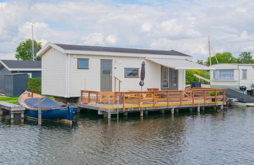 Municipality of Stichtse Vecht Boat Rental | 33 m² Houseboat ∙ 2 bedrooms ∙ 3 guests