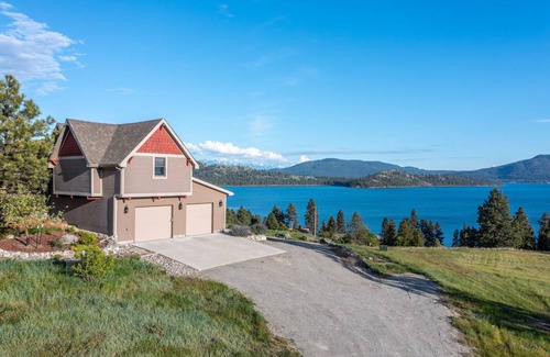 Dayton House | 330 m² House ∙ 3 bedrooms ∙ 8 guests