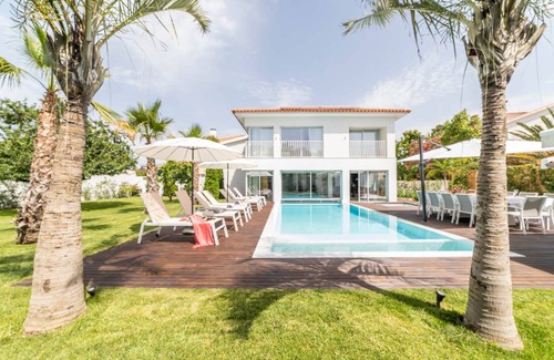 Corroios Villa | 330 m² Villa ∙ 7 bedrooms ∙ 14 guests