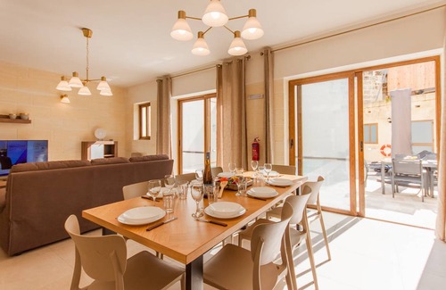 Nadur House | 355 m² House ∙ 7 bedrooms ∙ 15 guests