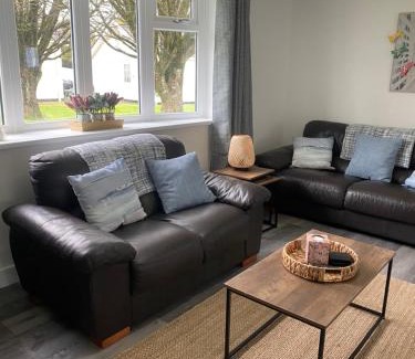 Scurlage House | 37 Gower holiday village Ty Seren Cosy 2 bedroom chalet