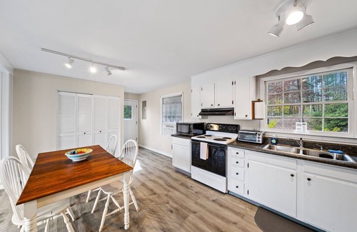 Mayhew Cottage | 3B Beautiful Lake Norman Oasis