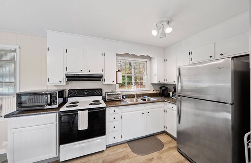 Mayhew Cottage | 3B Beautiful Lake Norman Oasis