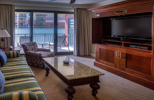 Destin Hotel | 3BDPlus/Destin Emerald Grande - Family Friendly!