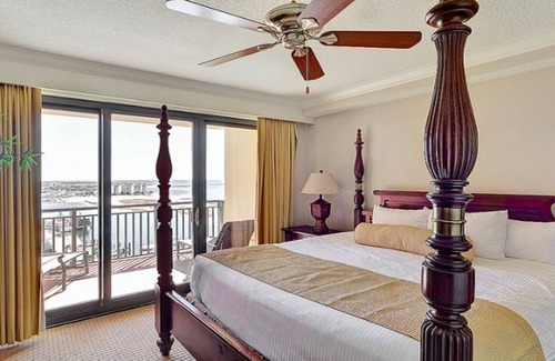 Destin Hotel | 3BDPlus/Destin Emerald Grande - Family Friendly!