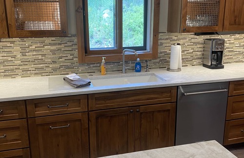 Vail House | 3bdrm/2bath Sleeps 6 Vacation in the Mountains! Private Hot Tub