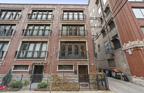 West Loop House | 3BR/2.1BA TOWNHOUSE IN THE HEART OF WEST LOOP