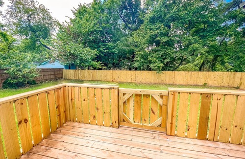 North Shore House | 3br/2bath, Hammock /Huge yard/House to yourself