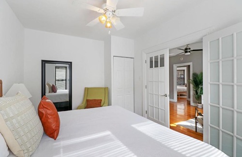 Lake View East Apartment | 3BR Sunny and Spacious Apartment near Restaurants - Stratford 2S rep