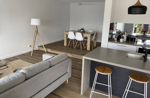 Macalister Range Apartment | 3Br Tropical Abode ! Free WIFI, walk to Palm Cove 🌴