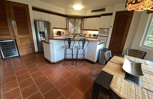 Cerro Gordo Villa | 3BR– Villa Oleana at Lakeside Villas- waterviews, Oceanfront w/water & generator