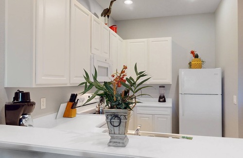 Bahama Bay Condo | 3rd floor condo w/restaurant, pools, basketball court, near theme parks, gym