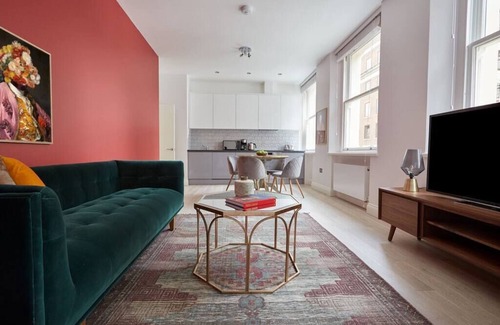 Holborn and Covent Garden Apartment | 3VH Virginia House Chic & Boutique Bloomsbury Sleeps 4