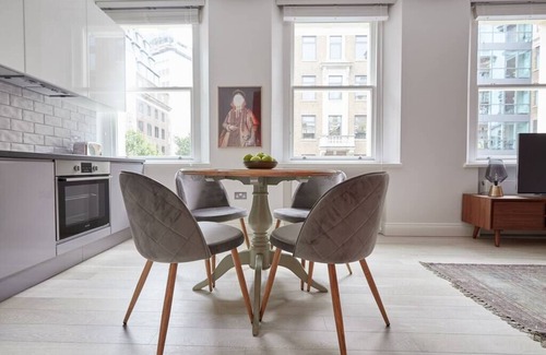 Holborn and Covent Garden Apartment | 3VH Virginia House Chic & Boutique Bloomsbury Sleeps 4